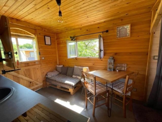 La Maison Du Bonheur Roulotte Guest House Saint-Ouen-sous-Bailly ภายนอก รูปภาพ